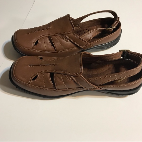 easy street comfort wave sandals